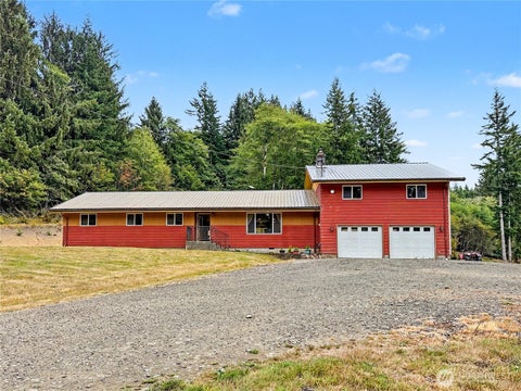 Photo of 161 Lund Road, Cosmopolis, WA 98537 (MLS # 2573177)