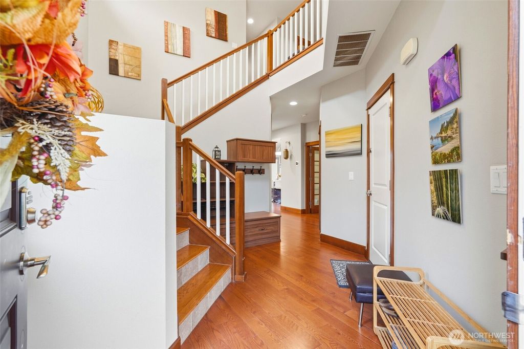 Photo of 7703 NE 201st Place, Kenmore, WA 98028 (MLS # 2493385)