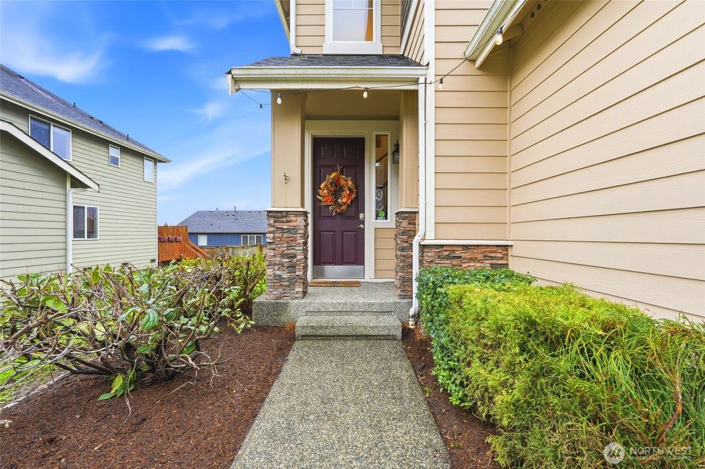 Photo of 7703 NE 201st Place, Kenmore, WA 98028 (MLS # 2493385)