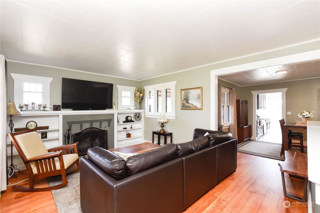 Photo of 2914 16th Street, Everett, WA 98201 (MLS # 2210295)