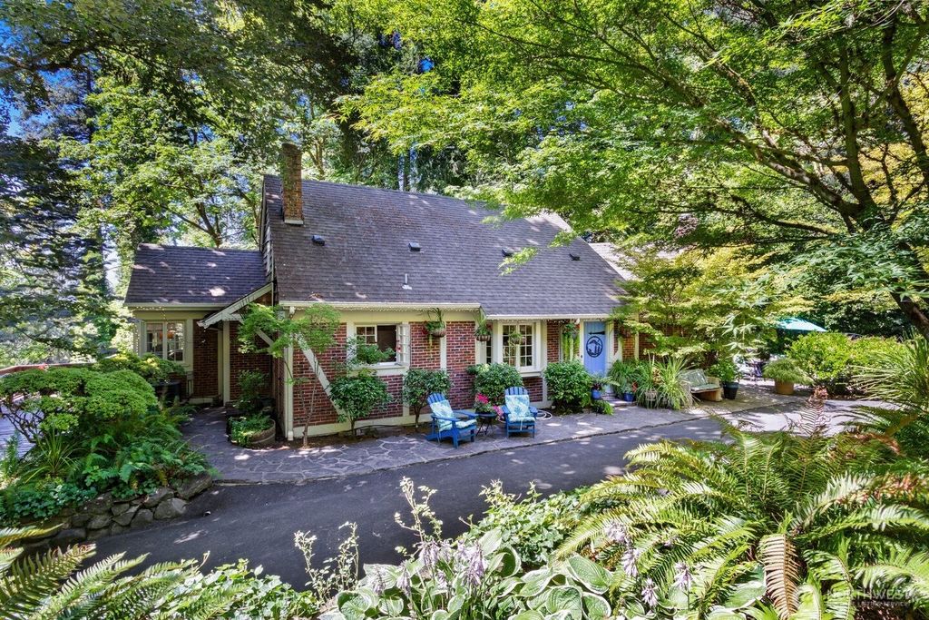 Photo of 4300 Pacific Way, Longview, WA 98632 (MLS # 2472407)