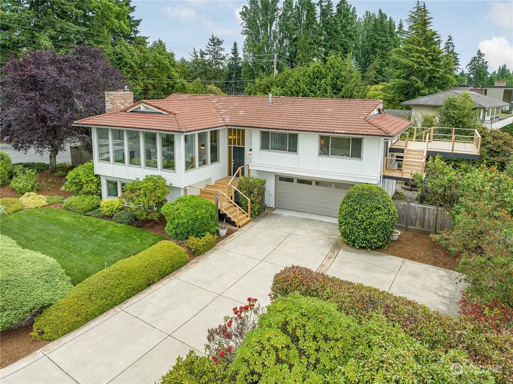 Photo of 8355 SE 68th Street, Mercer Island, WA 98040 (MLS # 2127973)