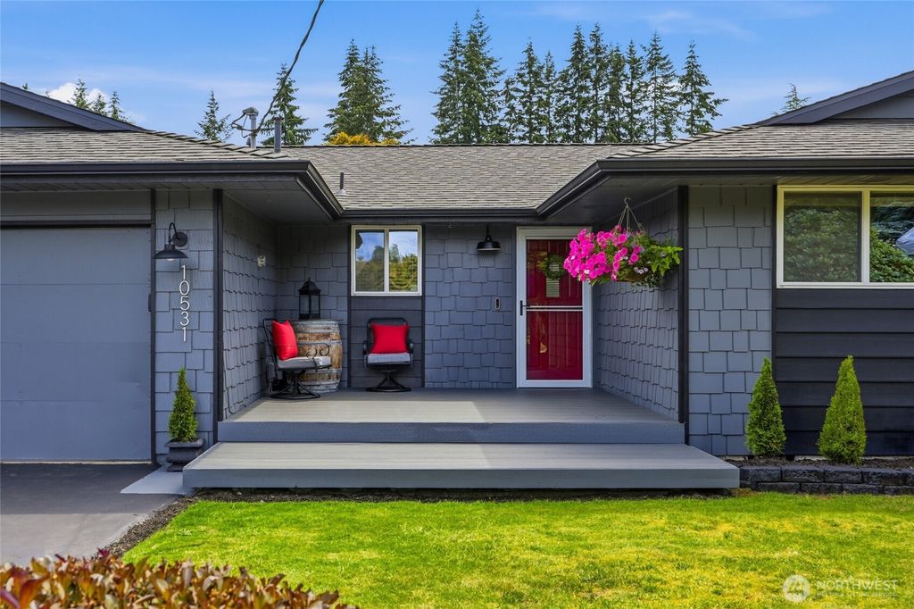 Photo of 10531 25th Drive SE, Everett, WA 98208 (MLS # 2544345)