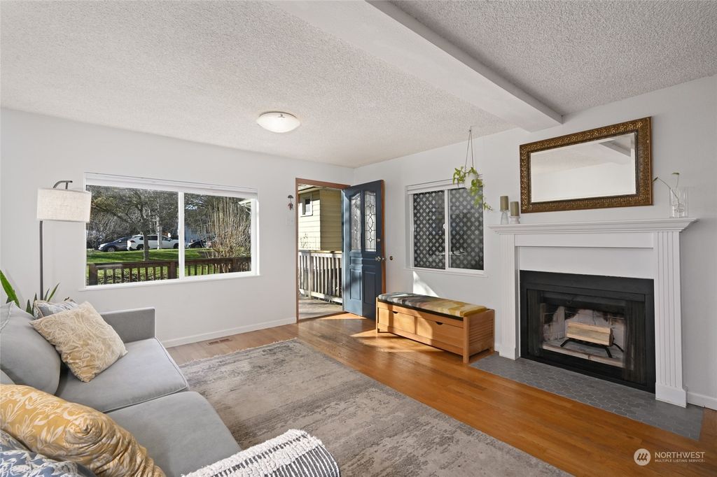 Photo of 2752 46th Avenue SW, Seattle, WA 98116 (MLS # 2198627)