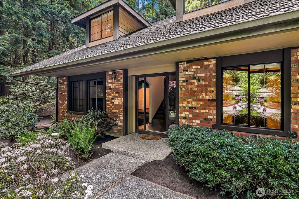 Photo of 14848 250th Place SE, Issaquah, WA 98027 (MLS # 2370182)