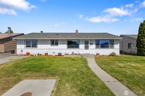Photo of 156 SE H Street, Ephrata, WA 98823 (MLS # 2401317)