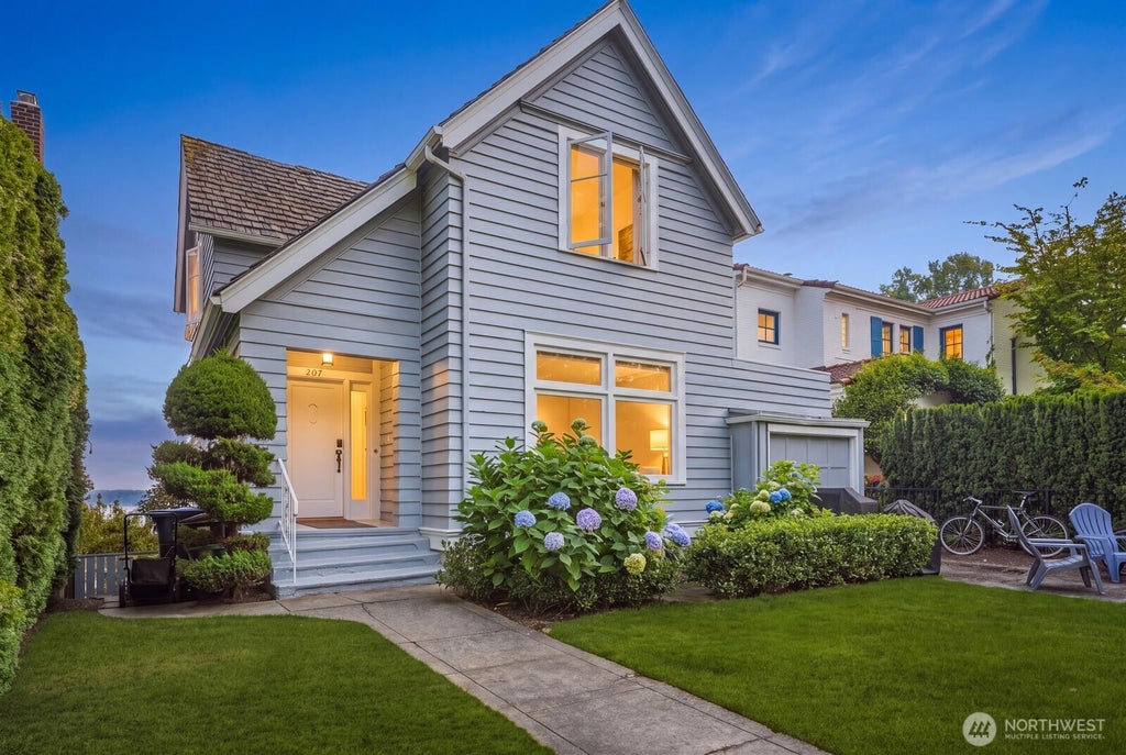 Photo of 307 W Highland Drive, Seattle, WA 98119 (MLS # 2572014)