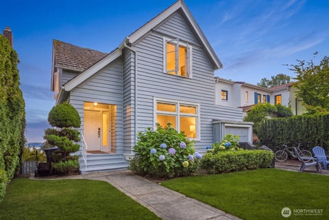 Photo of 307 W Highland Drive, Seattle, WA 98119 (MLS # 2572014)