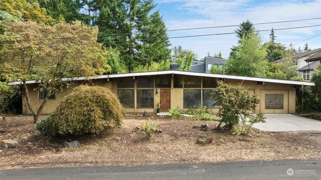 Photo of 2012 9th Street W, Kirkland, WA 98033 (MLS # 2163658)