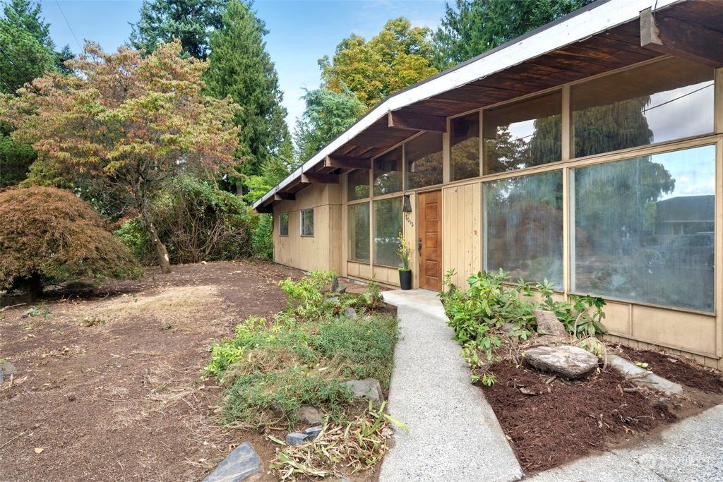 Photo of 2012 9th Street W, Kirkland, WA 98033 (MLS # 2163658)