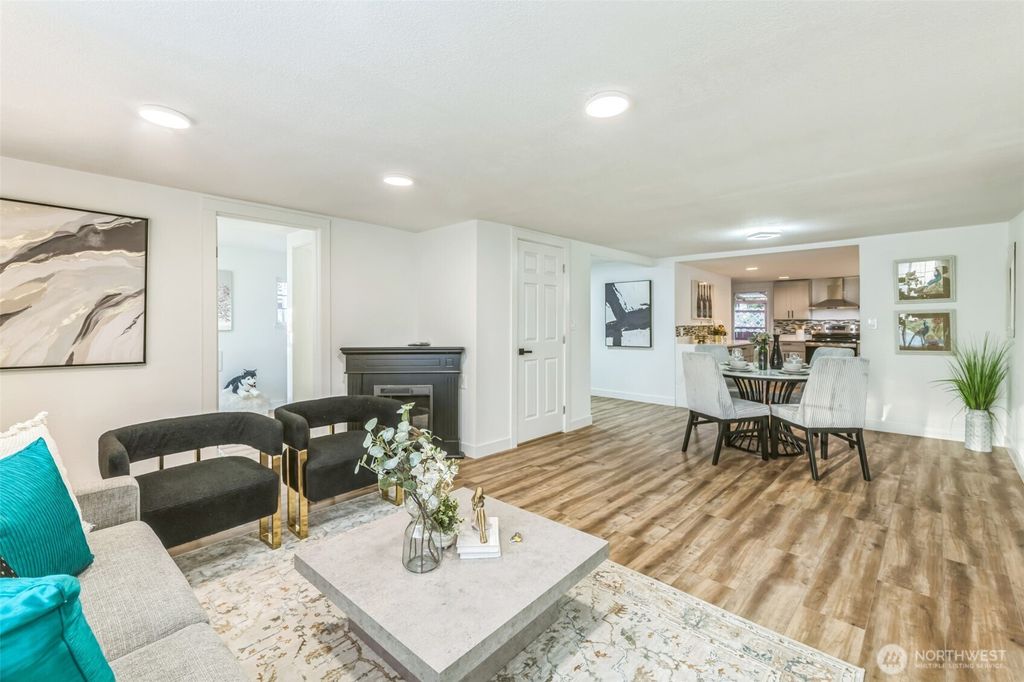 Photo of 822 S 308 Street, Federal Way, WA 98003 (MLS # 2411580)