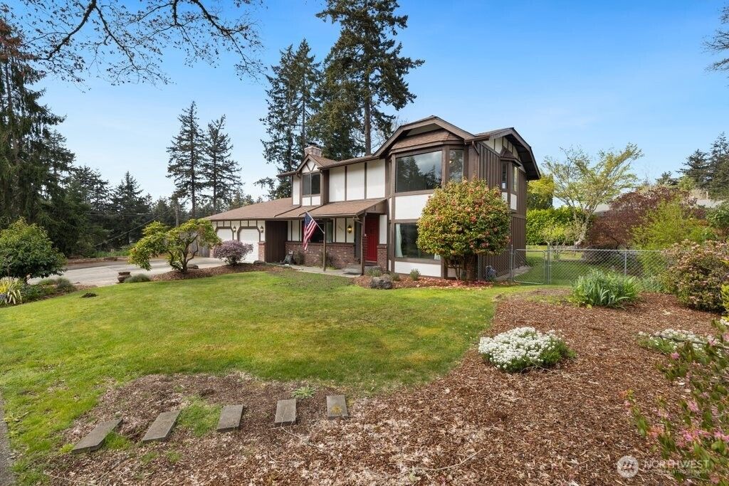 Photo of 6423 76th Street Ct W, Lakewood, WA 98499 (MLS # 2513032)