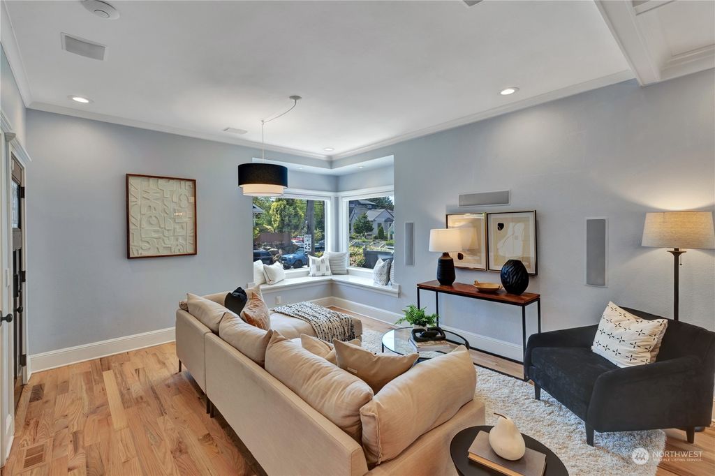 Photo of 18 W McGraw Street, Seattle, WA 98119 (MLS # 2242240)