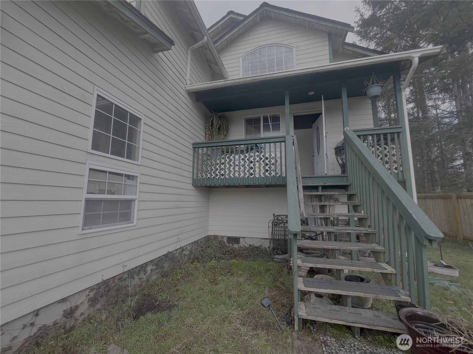 612 Sunset Avenue NE