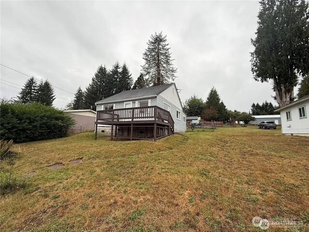 Photo of 1132 Fowler Street, Raymond, WA 98577 (MLS # 2490780)