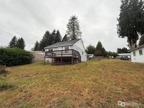 Photo of 1132 Fowler Street, Raymond, WA 98577 (MLS # 2490780)