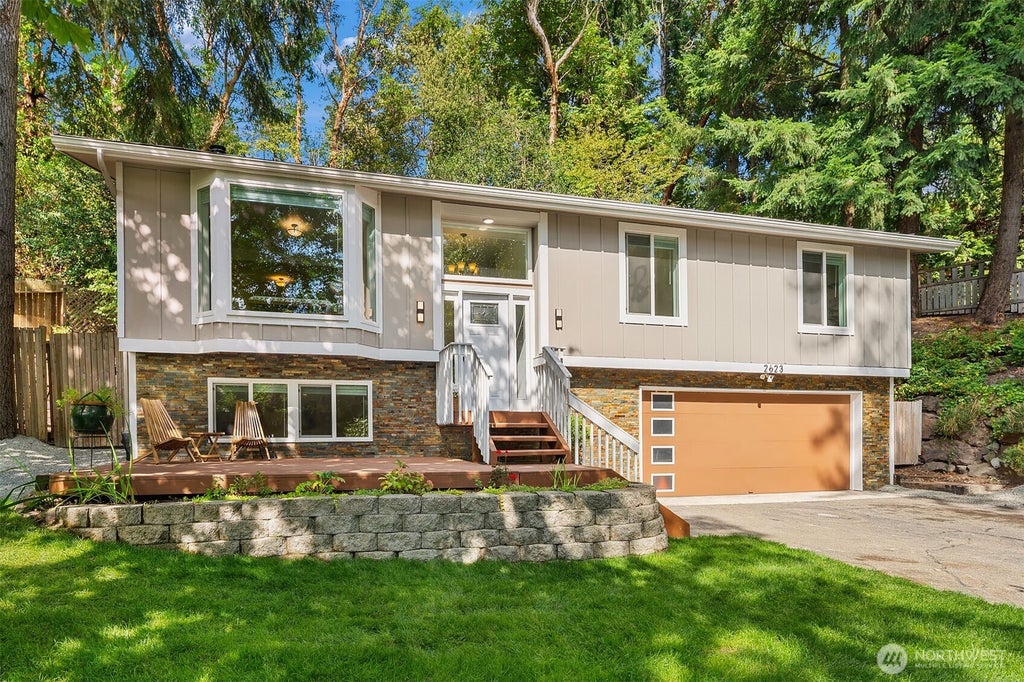Photo of 2623 124th Place NE, Bellevue, WA 98005 (MLS # 2579515)