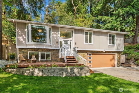 Photo of 2623 124th Place NE, Bellevue, WA 98005 (MLS # 2579515)