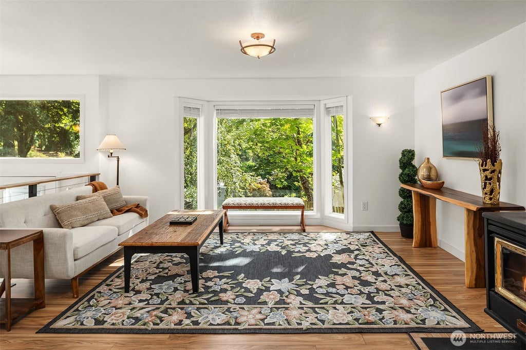 Photo of 2623 124th Place NE, Bellevue, WA 98005 (MLS # 2579515)