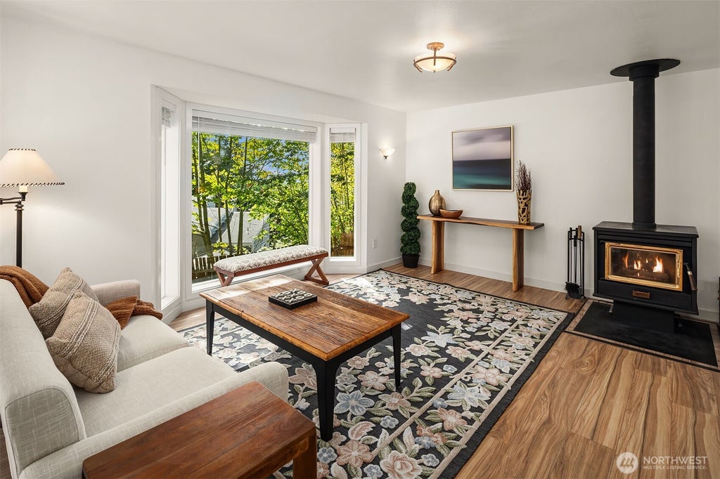 Photo of 2623 124th Place NE, Bellevue, WA 98005 (MLS # 2579515)