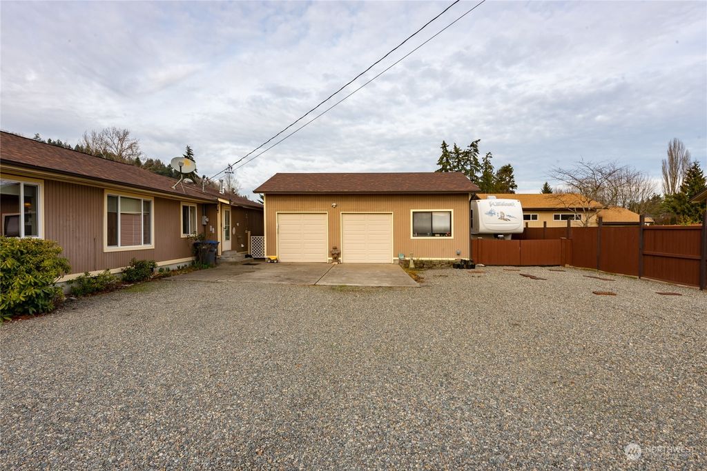Photo of 37 2nd Avenue N, Algona, WA 98001 (MLS # 2028289)