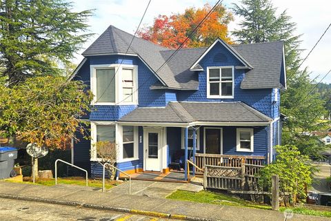 Photo of 822 Terrace Avenue, Aberdeen, WA 98520 (MLS # 2443561)