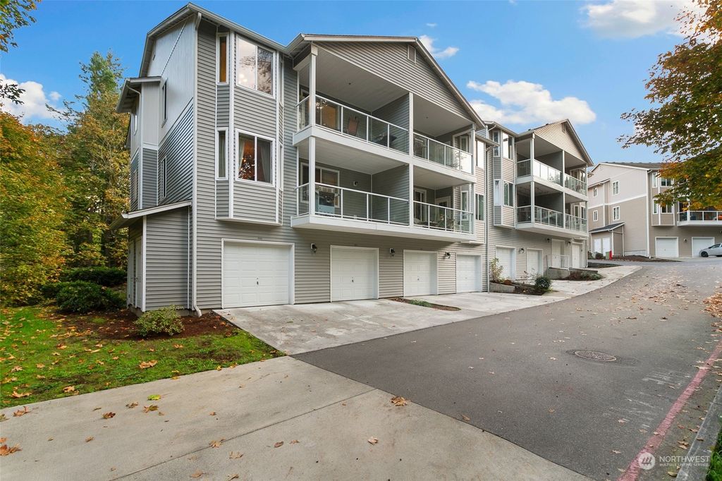 Photo of 3006 SE 8th Street #2123, Renton, WA 98058 (MLS # 2171521)