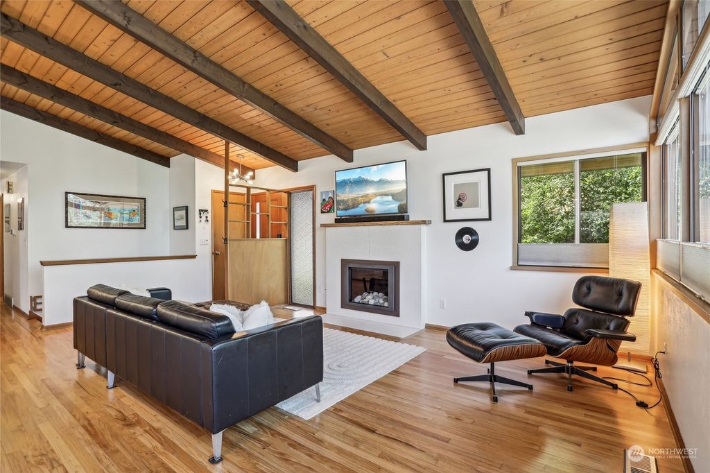 Photo of 7553 35th Avenue NE, Seattle, WA 98115 (MLS # 2251845)