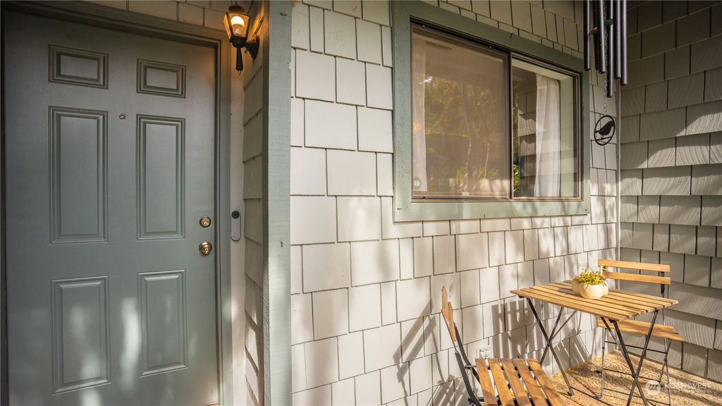 Photo of 16524 23rd Avenue SE #C2, Bothell, WA 98012 (MLS # 2054911)