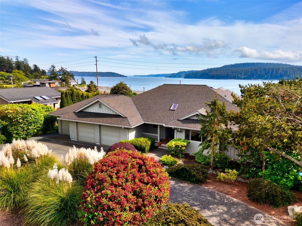 Photo of 6404 Warren Street, Anacortes, WA 98221 (MLS # 2517663)
