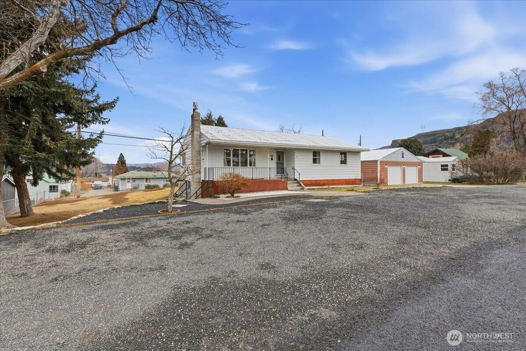 Photo of 118 Washington Place, Electric City, WA 99123 (MLS # 2475809)