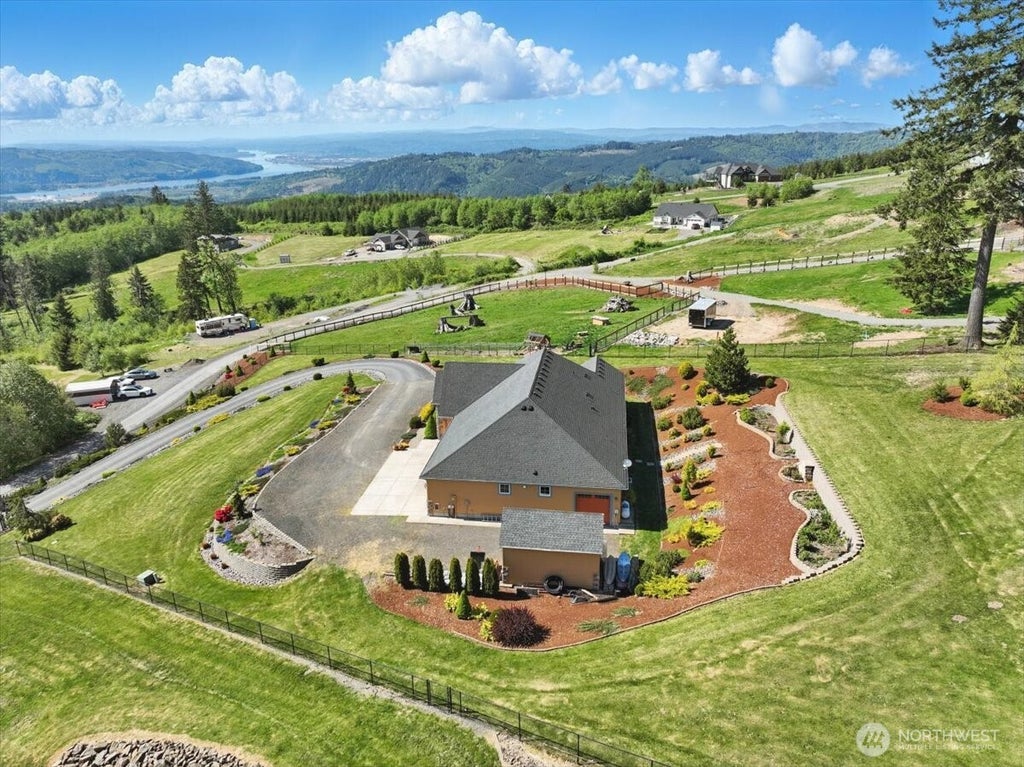 Photo of 204 Powder Hill Drive, Kalama, WA 98625 (MLS # 2572420)