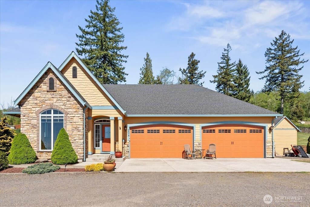 Photo of 204 Powder Hill Drive, Kalama, WA 98625 (MLS # 2572420)