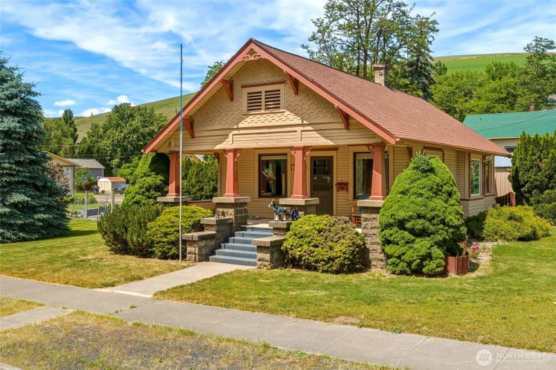 100 W Dayton Avenue