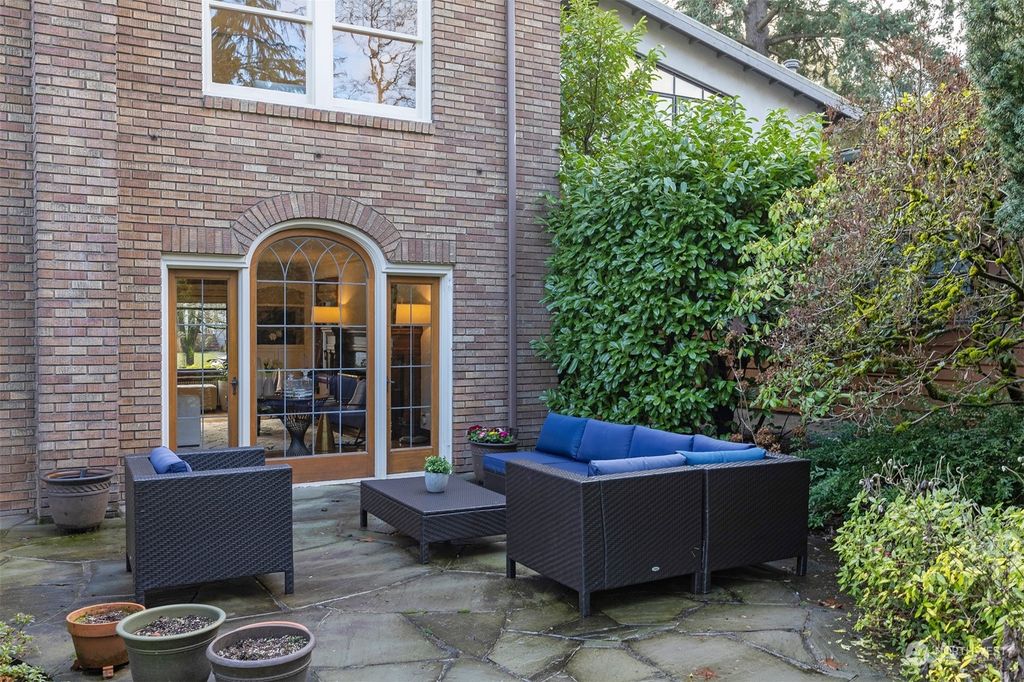 Photo of 2136 E Shelby Street, Seattle, WA 98112 (MLS # 2029325)