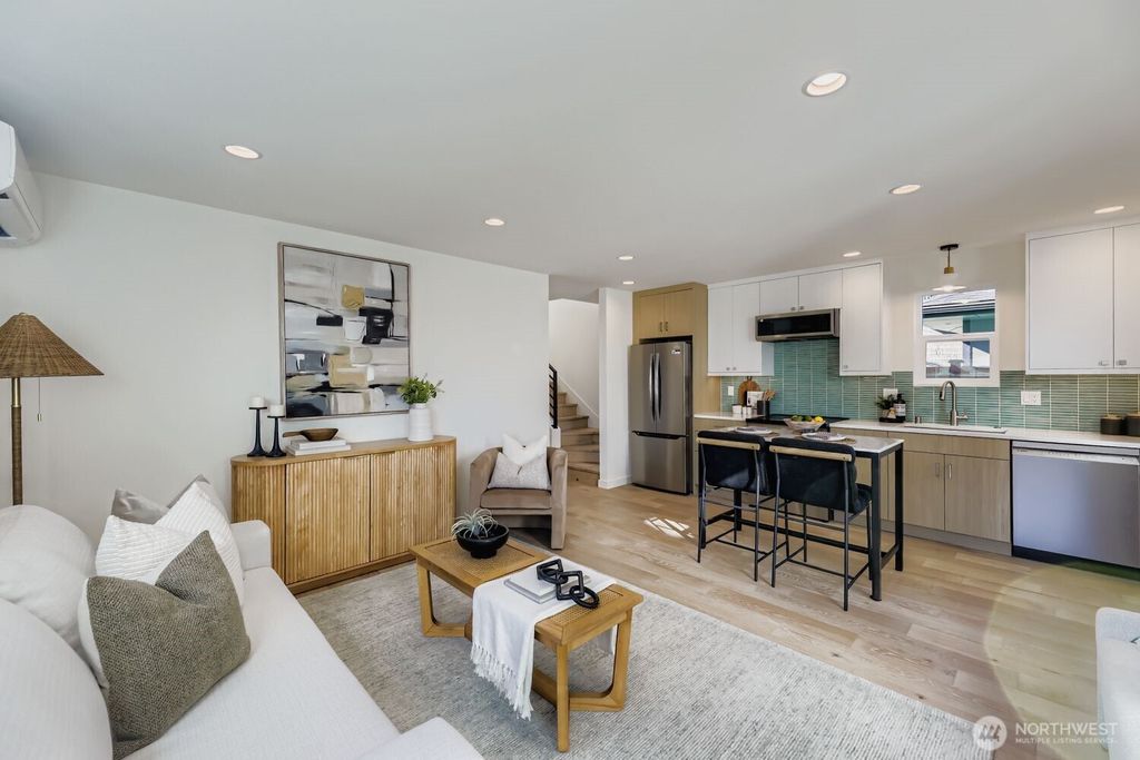 Photo of 5715 35th Avenue NE, Seattle, WA 98105 (MLS # 2435388)
