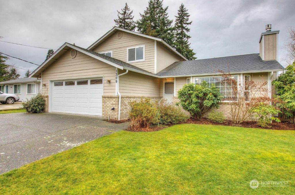 Photo of 1309 SW 158th Street, Burien, WA 98166 (MLS # 2028788)