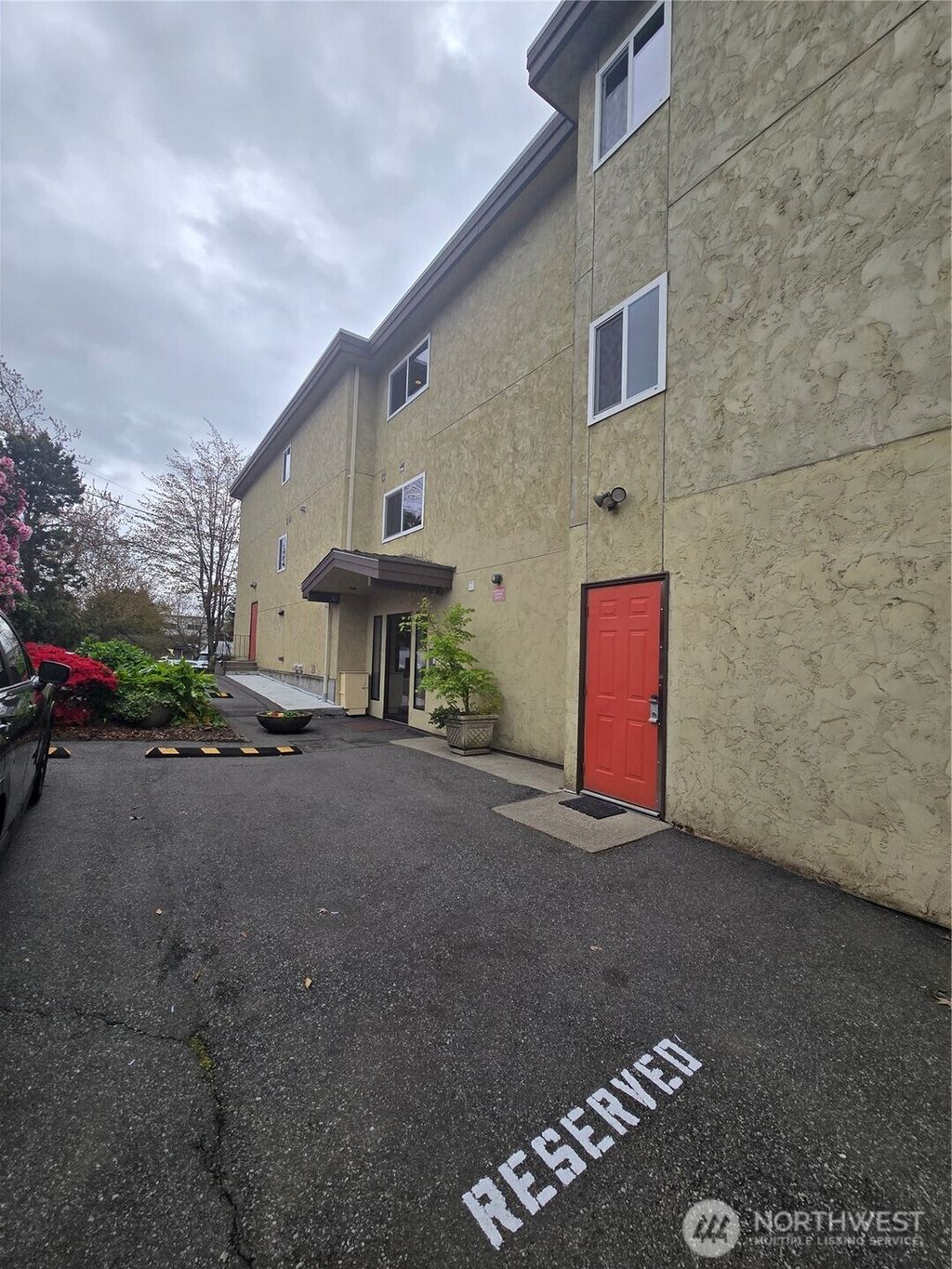 Photo of 135 N 105th Street #103, Seattle, WA 98133 (MLS # 2512248)