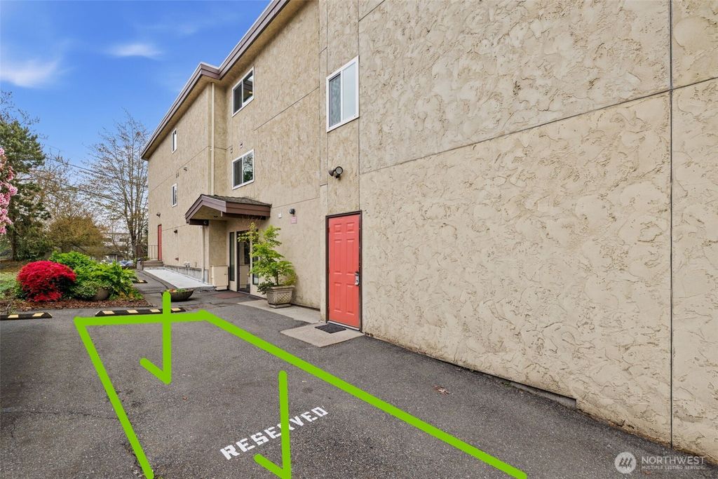 Photo of 135 N 105th Street #103, Seattle, WA 98133 (MLS # 2512248)