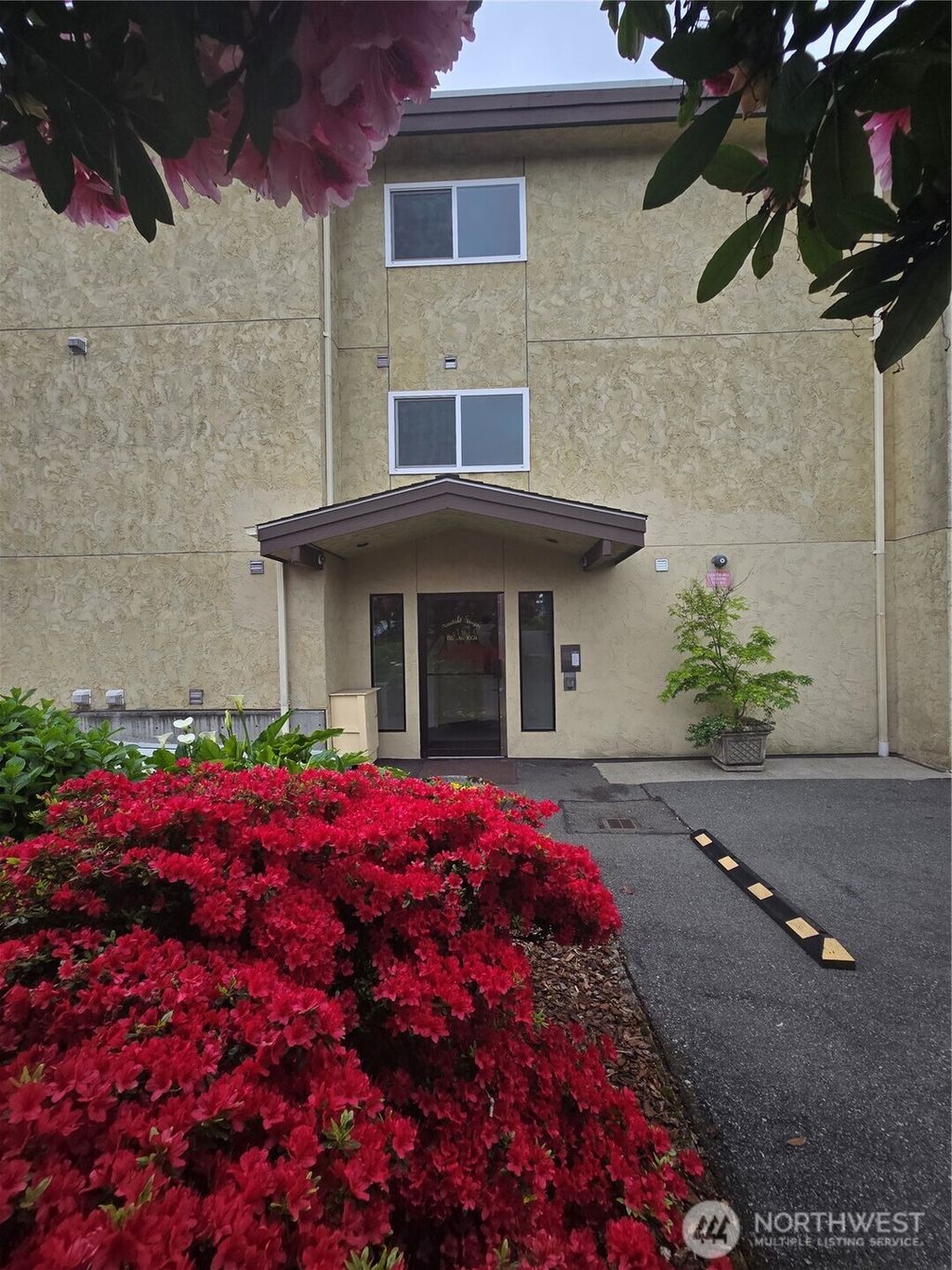 Photo of 135 N 105th Street #103, Seattle, WA 98133 (MLS # 2512248)