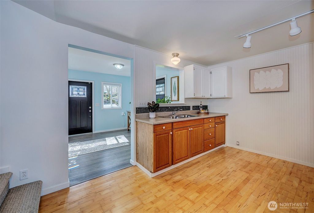 Photo of 1713 Bailey Avenue, Everett, WA 98203 (MLS # 2496358)