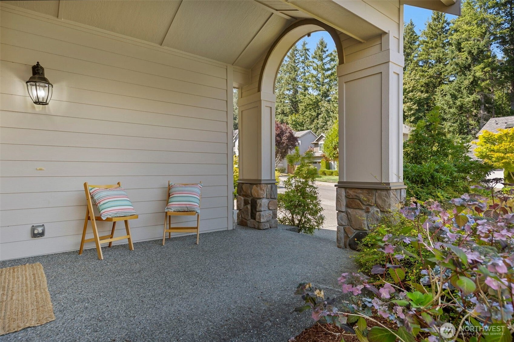 2741 NE Noll Valley Loop