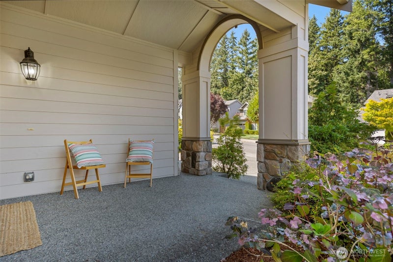 2741 NE Noll Valley Loop