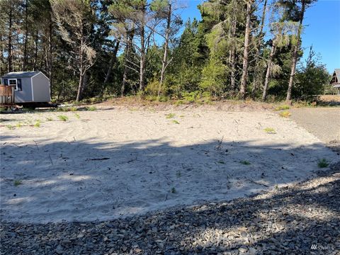 Photo of 1311 31st Street NW, Long Beach, WA 98631 (MLS # 1991382)
