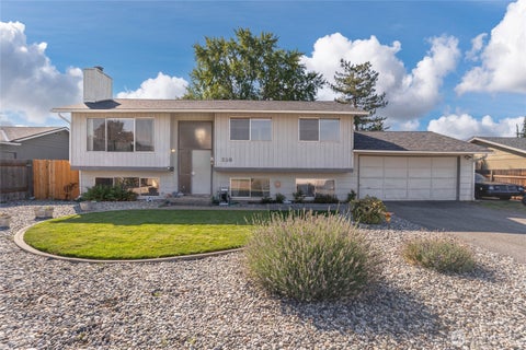 Photo of 216 Broadmoor Street, East Wenatchee, WA 98802 (MLS # 2592163)