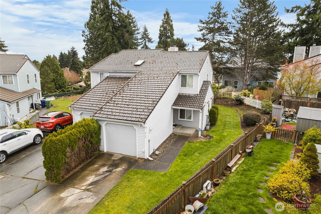 Photo of 917 S 310th Place, Federal Way, WA 98003 (MLS # 2353173)