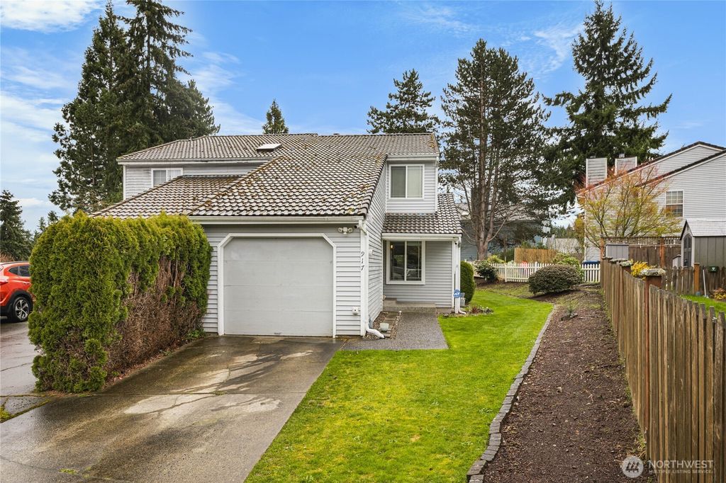 Photo of 917 S 310th Place, Federal Way, WA 98003 (MLS # 2353173)