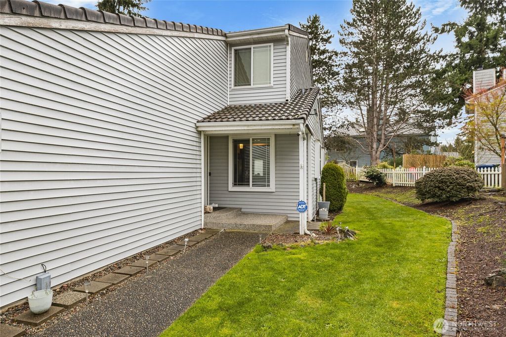 Photo of 917 S 310th Place, Federal Way, WA 98003 (MLS # 2353173)