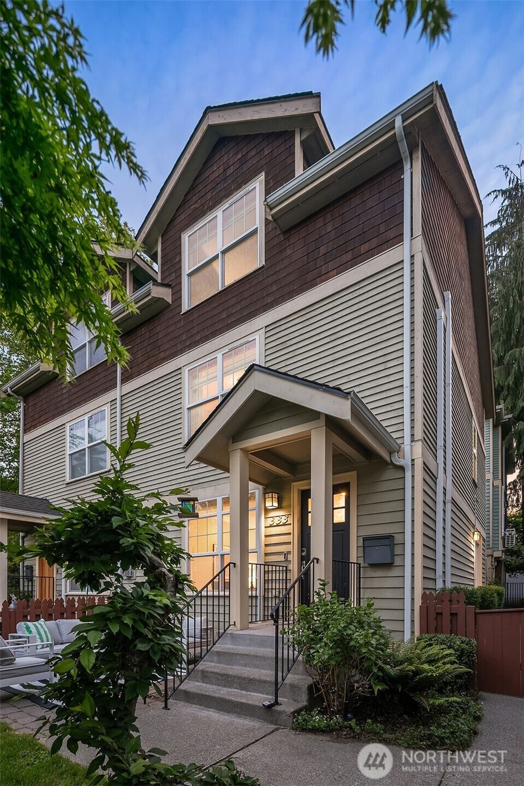 Photo of 333 16th Avenue E, Seattle, WA 98112 (MLS # 2419841)