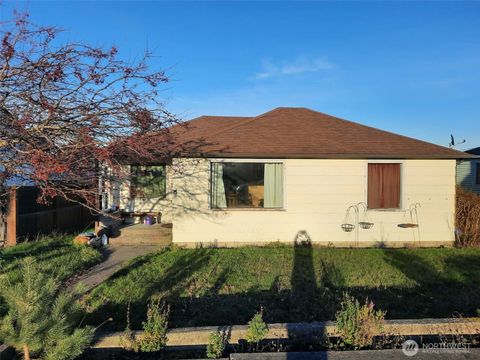 Photo of 913 E 7th Street, Port Angeles, WA 98362 (MLS # 2474764)